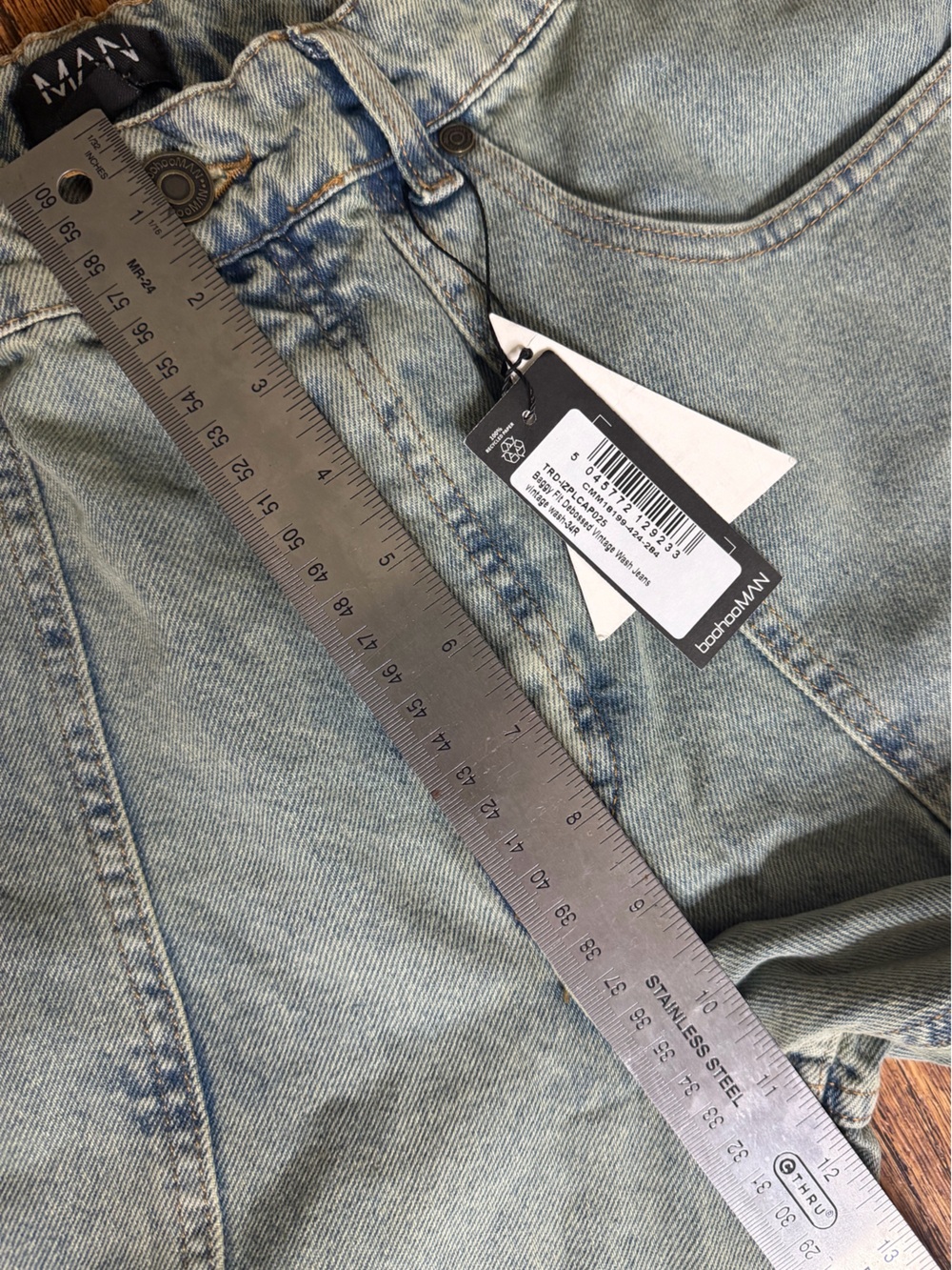 BoohooMAN Baggy Fit Debossed Vintage Wash Jeans Men's (US) Size 34R - Picture 7 of 10
